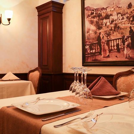 Hotel Foisorul Cu Flori سِنايا المظهر الخارجي الصورة