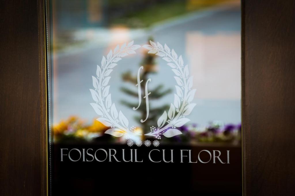 سِنايا Hotel Foisorul Cu Flori المظهر الخارجي الصورة